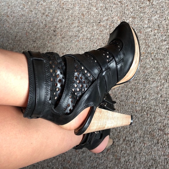 ✨ black leather ankle booties ✨ - Picture 10 of 12